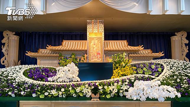 依照台灣習俗，家中1年內有2位親人過世，需要舉辦「祭空棺」儀式。（示意圖，與本文人物無關／shutterstock達志影像）
