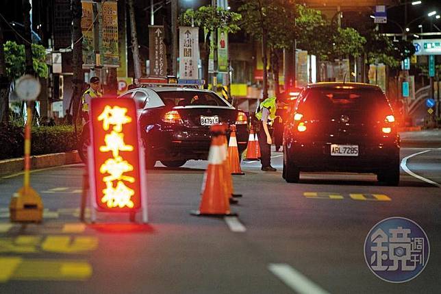 台中大甲區今（5日）早上10點驚傳一起男子拒檢，竟開車衝撞飛員警；示意圖。（本刊資料照）