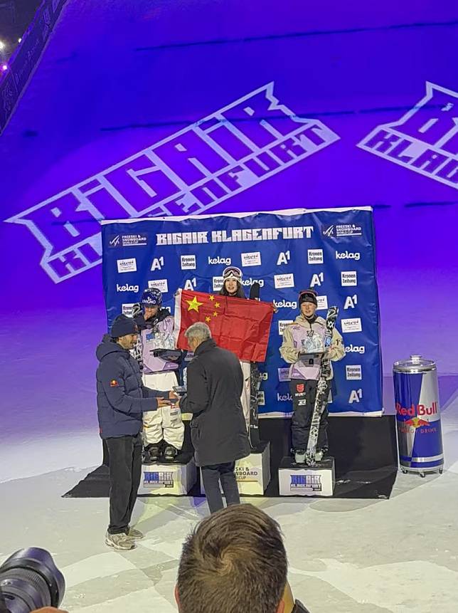 Liu Mengting (Middle) of China reacts during the award ceremony of the women's big air event at the FIS Freeski World Cup in Klagenfurt, Austria, on Jan. 4, 2025. (Photo courtesy of China Winter Sports WeChat account)