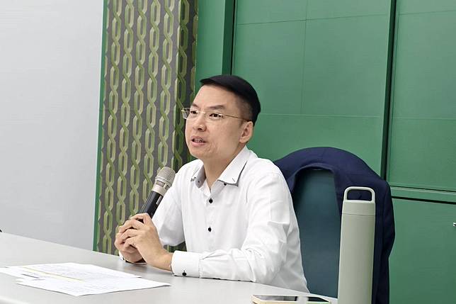 民主進步黨高雄市黨部主委黃文益今（5）日舉辦上任周年媒體茶敘。（朱窈慧拍攝）