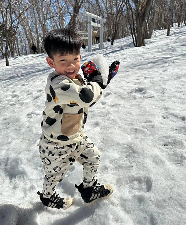 蔡桃貴在北海道玩雪。 圖：翻攝自蔡桃貴IG