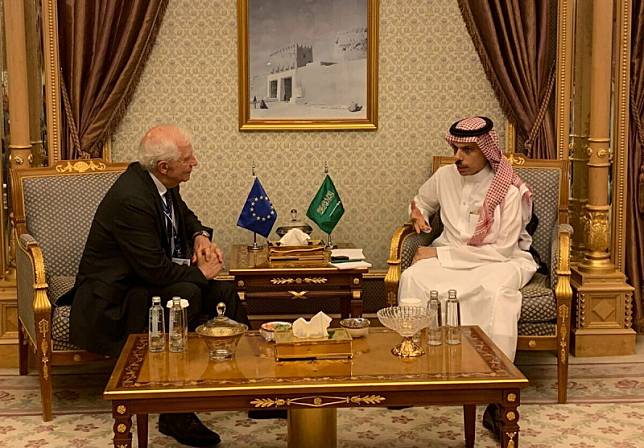 歐盟外交政策負責人博雷爾（左）在沙烏地阿拉伯透漏這項消息 圖：翻攝自博雷爾的Ｘ