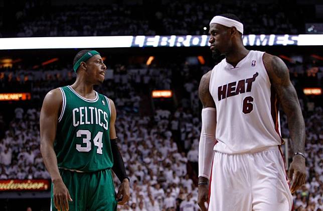 LeBron James對陣Paul Pierce