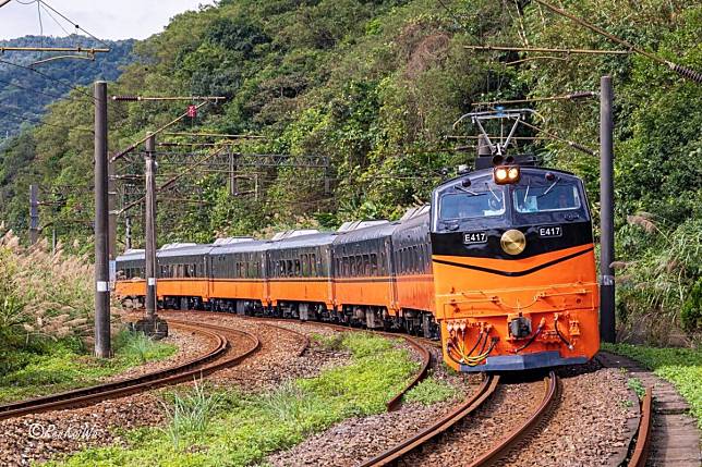 鳴日之旅 讚聲花蓮 臨時郵局首度在鳴日號登場