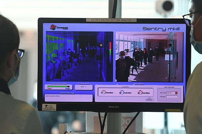 Passengers undergo thermal scanning on arrival at Singapore Changi Airport last week. Photo: Xinhua