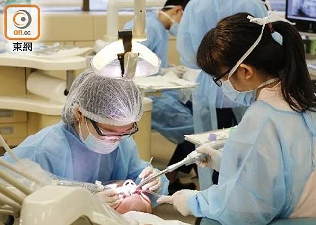 有議員關注，若強制要求現正就讀本地牙醫課程的學生實習，相信會感到委屈。