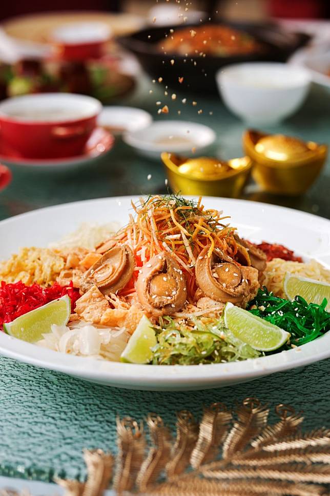 Abalone lo hei (Photo: courtesy of Shang Palace)