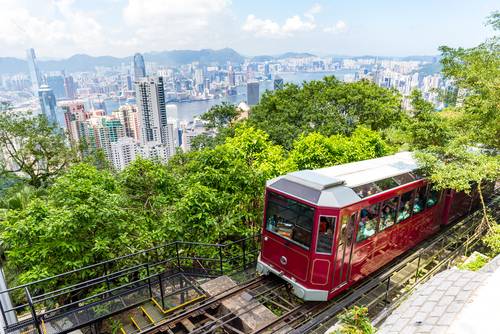 ▲香港山頂纜車與城市天際線（圖/ shutterstock）