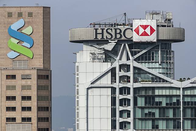 The Standard Chartered Bank and HSBC offices in Hong Kong’s Central District. Photo: Robert Ng