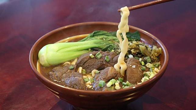 ▲有內行人揭露了牛肉麵都「青江菜」的2點優勢，分別為「好搭配」和「青菜縮水幅度小」。（示意圖／取自pixabay）