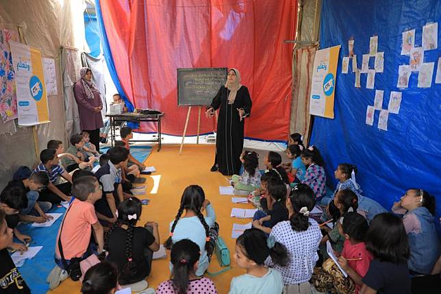 Children study at a temporary school in the city of Deir al-Balah in central Gaza Strip, May 20, 2024. (Photo by Rizek Abdeljawad/Xinhua)