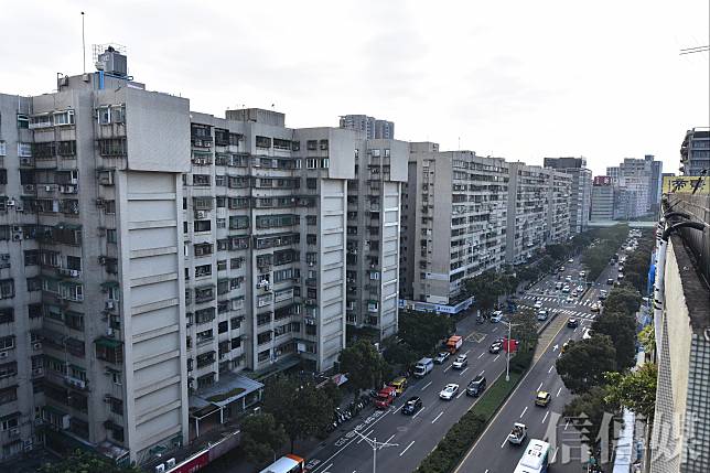 新青安政策拉升房市熱度，導致銀行房貸水位逼近警戒值。（圖片來源／信傳媒編輯部）