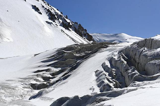 Photo taken on April 10, 2020 shows the scenery of a glacier in Subei Mongolian Autonomous County, northwest China's Gansu Province. (Photo by Du Zheyu/Xinhua)