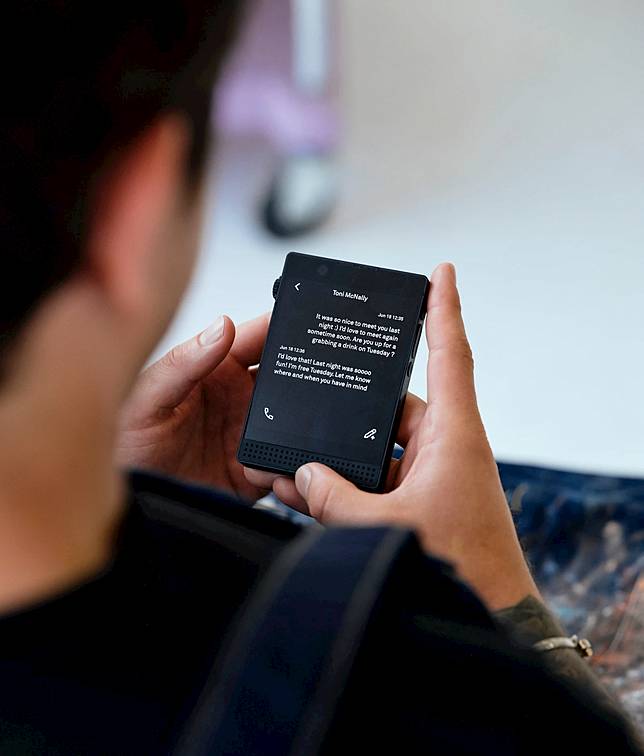 Light Phone III是由美國紐約的Light Phone公司設計推出的一款極簡手機