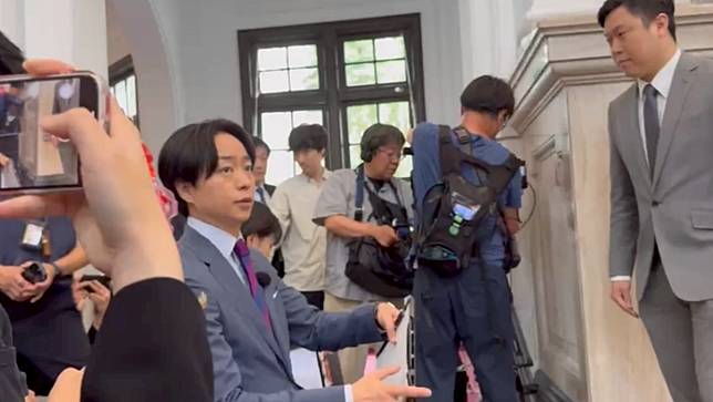 日本男團「嵐」的成員櫻井翔，代表日本電視台新聞節目NEWS ZERO，專訪總統賴清德，今也現身賴就職週年記者會。陳祖傑攝