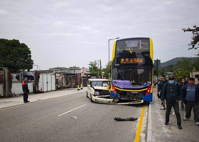 意外涉及城巴及私家車。