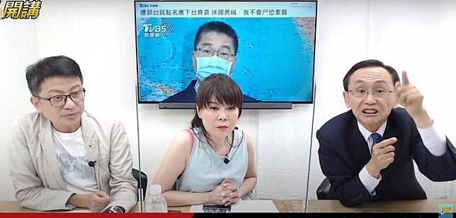 今日吳子嘉在直播節目上，激動高喊「我就說你是Gay，四叉貓，好不好」、「講我試試看，不用試了」、「你是台灣最醜的Gay」。(翻攝自YouTube「董事長開講」)