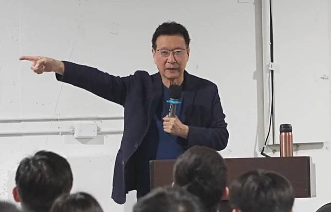 國民黨副總統候選人趙少康26日赴清華大學與學生座談。（圖：趙少康臉書直播）