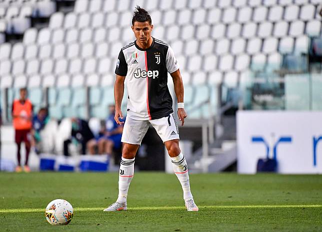 Cristiano Ronaldo專注操刀自由球。（達志影像）