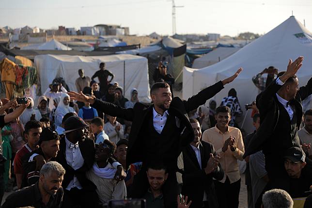 This photo taken on May 3, 2024 shows a scene of a group wedding at a temporary camp in the southern Gaza Strip city of Khan Younis. (Photo by Rizek Abdeljawad/Xinhua)