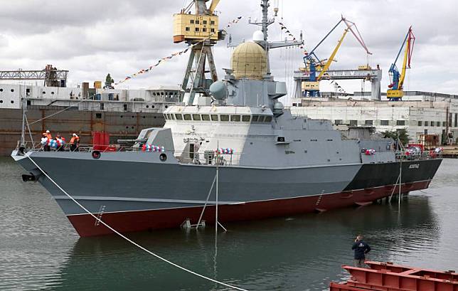 這艘船被稱為「阿斯科爾德」（Askold）護衛艦，是俄羅斯最現代化的「口徑」巡航導彈航母之一，又被稱為一艘從未參加過戰鬥行動的航母。 圖：翻攝自X帳號@GlasnostGone