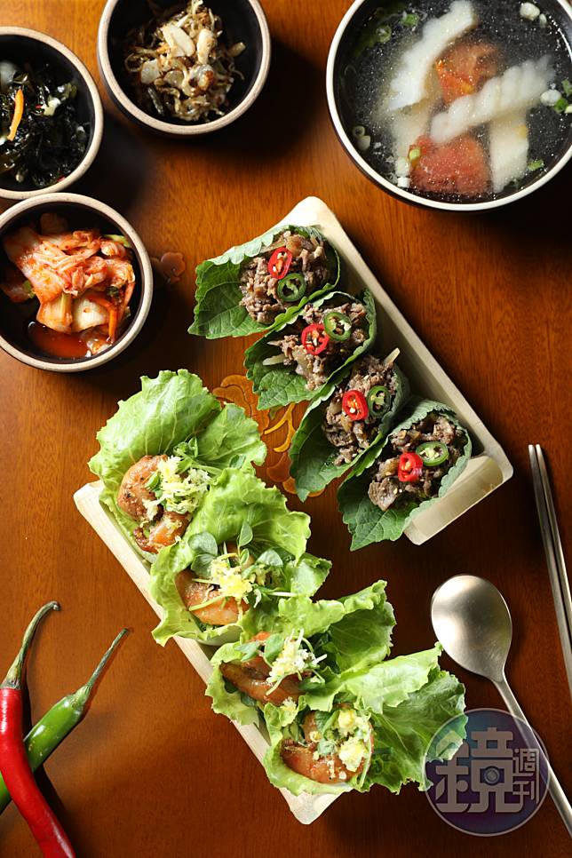 「海陸鮮蔬包飯」用韓國芝麻葉、芝麻油拌飯，滋味溫和，全以原食材熬煮的苦瓜番茄湯，鮮甜讓人抿嘴回味。（490元／套餐）