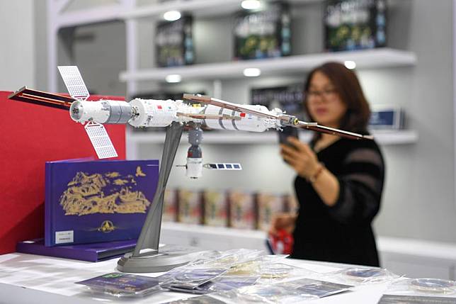 A woman takes photos at an exhibition on aerospace in Wuhan, central China's Hubei Province, April 23, 2024. The exhibition, as a part of the celebration of the Space Day of China this year, features science popularization and achievements of aerospace industry, exposing visitors to a comprehensive view of China's aerospace industry and its accomplishments in recent years. The exhibition will be open to the public on Wednesday afternoon, with the aerospace industry achievements exhibition area opening until April 27 and the science popularization area opening until May 5. (Xinhua/Du Zixuan)