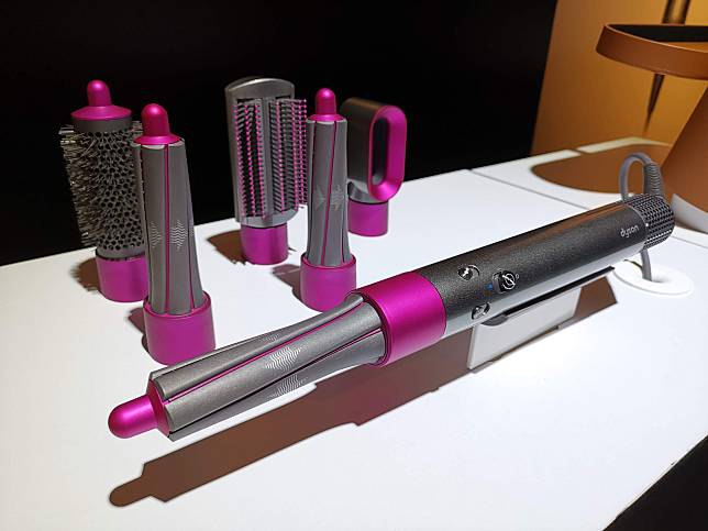 Dyson เปิดตัว Airwarp ไม้แต่งทรงผมมหัศจรรย์ในไทย ราคาเริ่มต้นที่ 16,990 บาท