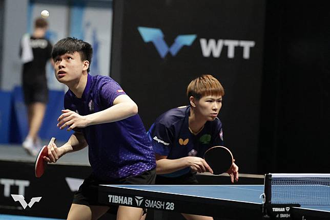 陳思羽(右)、馮翊新(左)首度搭檔就在WTT突尼斯挑戰賽挺進混合雙打決賽。(取自World Table Tennis)
