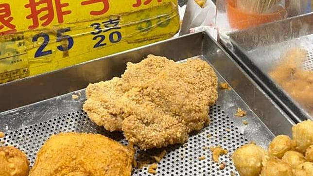 ▲有網友分享，只要40塊的大雞排，竟然在台北就可以買到。（圖／爆廢公社）
