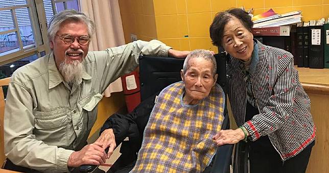 劉天賜指97歲的李我仍然好好精神。（劉天賜facebook圖片）