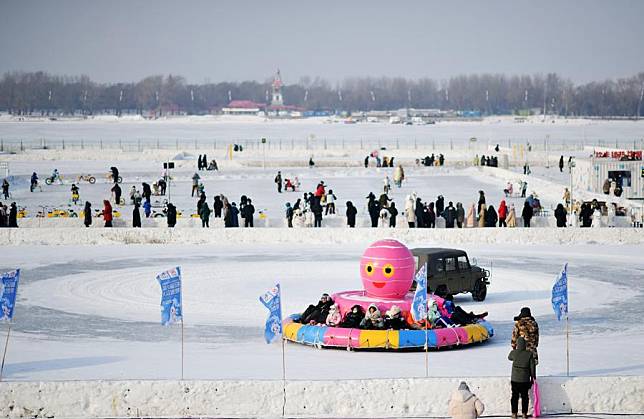 People have fun at Harbin Songhua River Ice and Snow Carnival in Harbin, northeast China's Heilongjiang Province, Jan. 22, 2023. (Xinhua/Wang Jianwei)