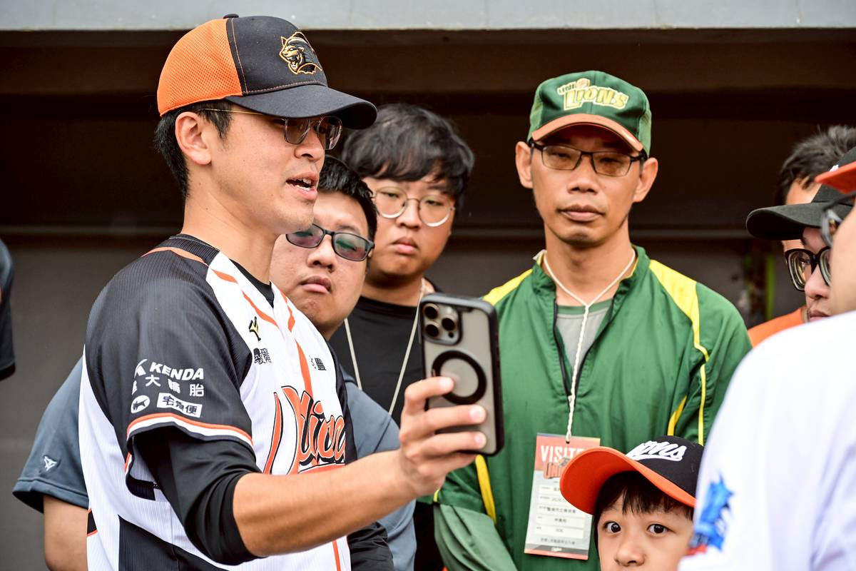 統一獅》萊！萊坐！有你真好同樂會！ 吸引3000位球迷齊聚台南棒球場 | TSNA