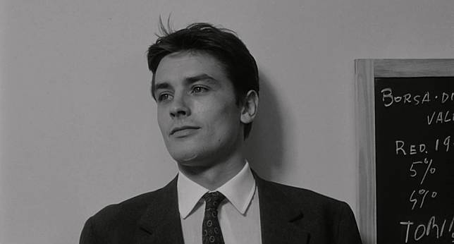 Alain Delon童年過得並不順遂