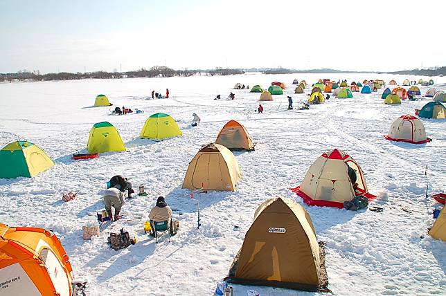 ▲北海道冬天旅遊推薦玩法-北海道冰釣。（圖／Tripbaa趣吧！亞洲自由行專家）