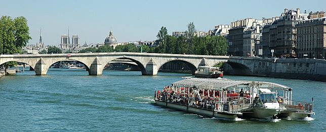 塞納河是流經巴黎市中心的法國第二大河，也是巴黎市非飲用水的主要來源之一。   圖：翻攝自維基網站