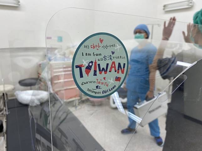 「防疫箱」將貼上台灣字樣，將幫助全球醫護。(記者蔡宗憲翻攝)