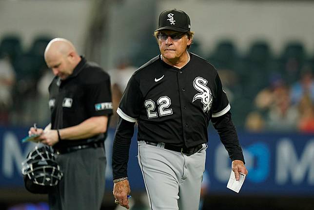 賽後談到自己對野手投球想法的Tony La Russa。（達志影像資料照）