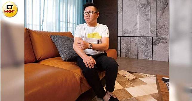 異材拼接賺億把3／遭遇建商跳票負債及母親跌倒驟世　兼差打工照顧臥床父親十年如一日