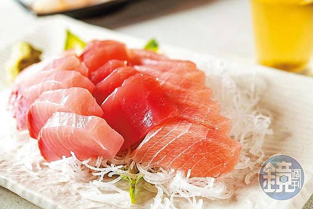 「開喜小吃部」依當日現捕漁獲，做成新鮮美味生魚片。