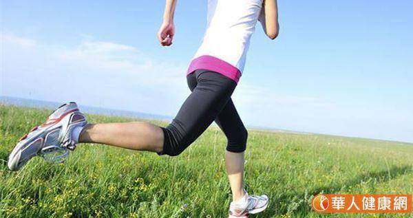跑步時膝蓋會痛，怎麼辦？除了練跑以外，你還需要做這3件事