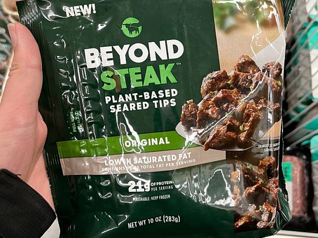 2022年10月剛進入零售市場的Beyond Steak牛排，以蠶豆和麥麩混合代替牛肉，高蛋白和零膽固醇為主要賣點，甫推出即榮獲肯定。（圖片來源：Beyond Meat臉書粉絲專頁）