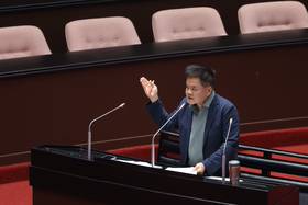 立委莊瑞雄質詢美國與歐洲將對勞動人權強制要求。李政龍攝