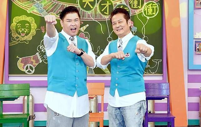 曾國城（左）、徐乃麟先後道歉。（華視提供）
