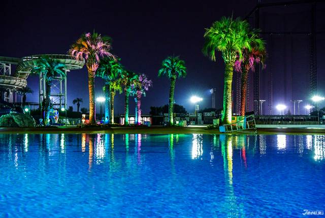 
<p><b>越夜越美麗的NIGHT POOL（ナイトプール）</b></p><p>
</p><p>

<b>NIGHT POOL（ナイトプール）</b></p><p>
開放日期：7/13−8/4間的週末和例假日、8/8−9/1、9/7、8</p><p>
開放時間：18:00~21:00（燈光秀到20:40止）</p><p>
可另外購票：憑水上樂園區 POOL WAI（プールWAI）一日票可直接參加，另外購票則是大人2000日圓／小孩−高中生2000日圓</p><p>
詳細活動內容請看<a href=