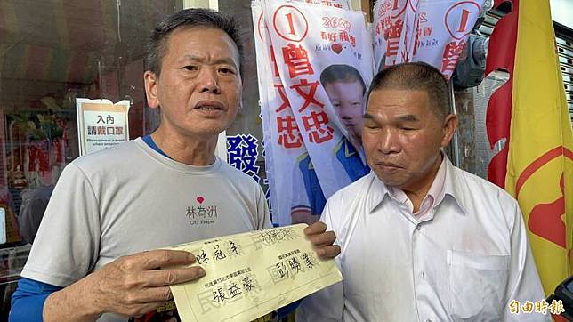 國民黨新竹縣竹北市長候選人林為洲(左)今早偕同「國民黨資深黨員」彭勝業(右)出面，澄清傳單並非彭本人簽名，同時再度痛斥林冠年「選舉選到沒人性」，表示將另對他提告偽造文書罪。(記者廖雪茹攝)