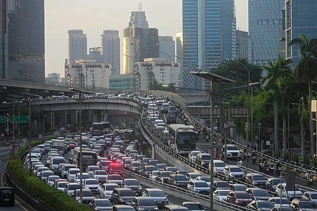 Traffic flow during the evening rush hour in Jakarta, Indonesia, Jan. 7, 2025. (Xinhua/Zulkarnain)