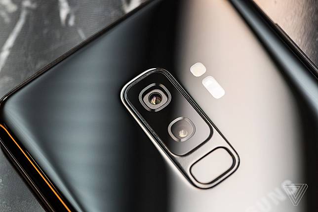 Samsung Galaxy S10 จะมีสามขนาดให้เลือก มีเซ็นเซอร์สแกนลายนิ้วมือด้วย