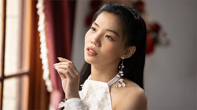 洪佩瑜首次挑戰客語，演唱《星空下的黑潮島嶼》主題曲。圖／何樂音樂提供