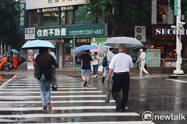 今日天氣部分，上半天水氣偏多，氣象署於今（24）天凌晨4點針對南投縣山區、台東縣山區發布大雨特報。 圖：葉宜哲攝